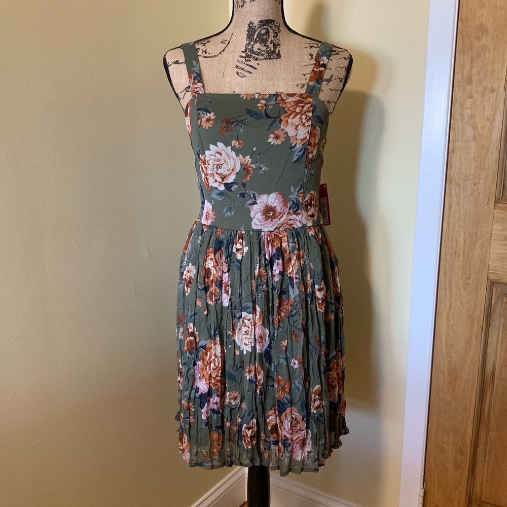 Spring Dress - Picture 2 of 7